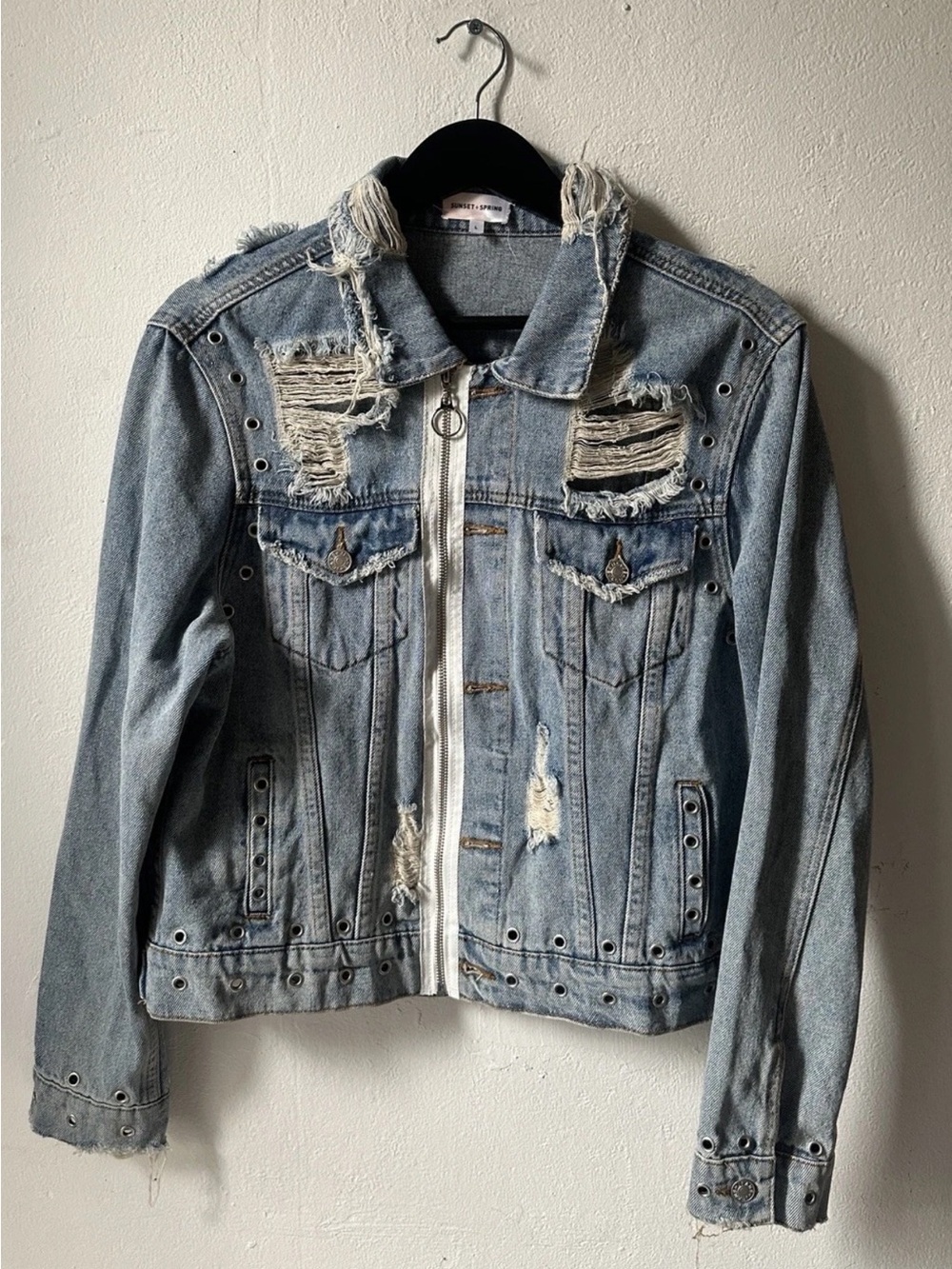 Sunset + Spring Distressed Denim Jacket Women’s L Zip Front Grommet Y2K Grunge